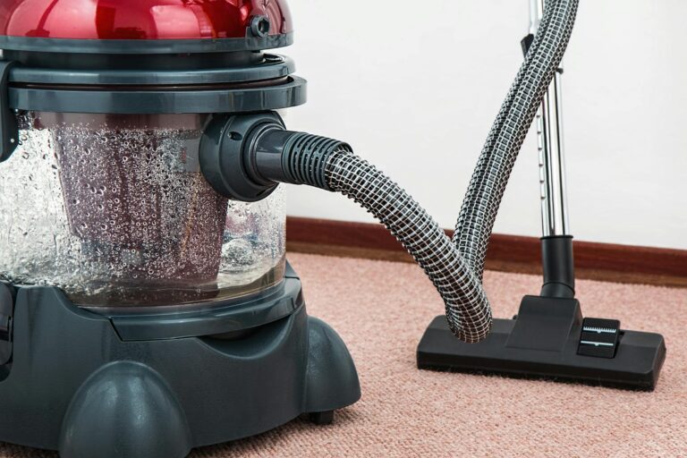 Dyson Staubsauger reinigen: So geht's schnell und einfach